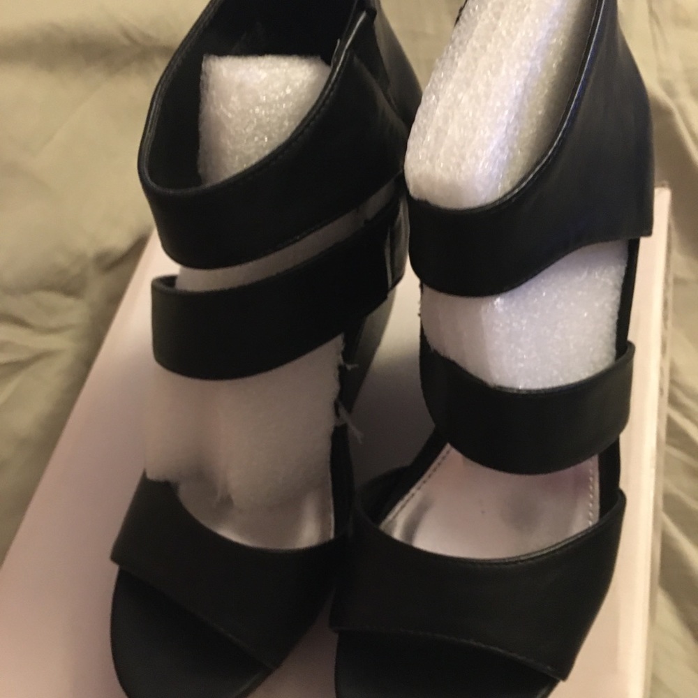 Kenneth Cole Unlisted Wedge Shoes NIB size 7 1/2